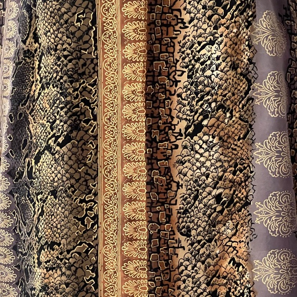 Vintage Snakeskin-Patterned Skirt with Gold Motifs. - Picture 2 of 6